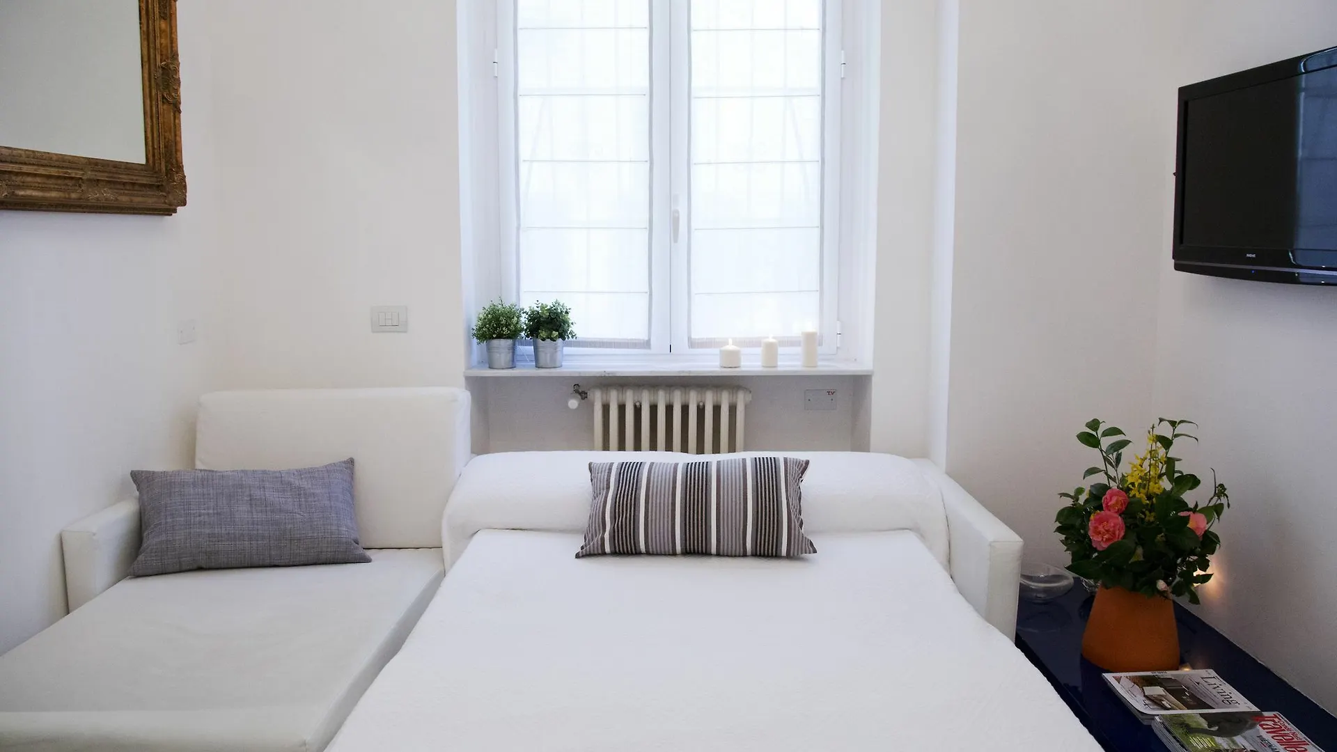 Apartment Hintown S. Lorenzo Arcade Milan Italy